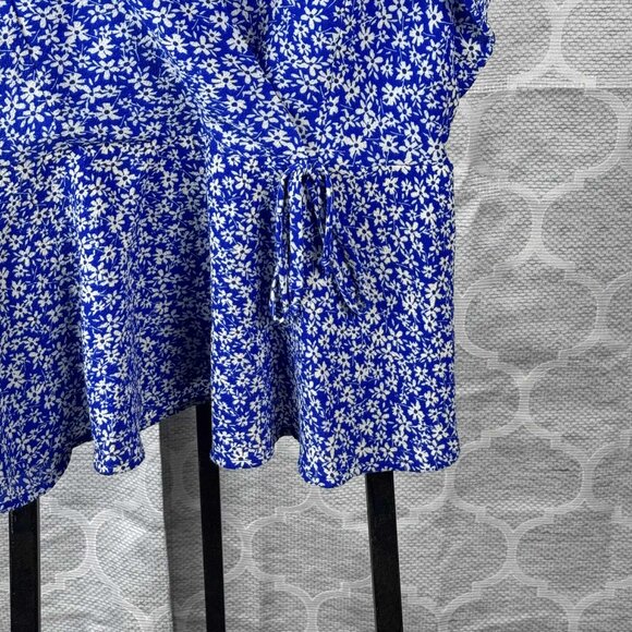 Monteau Los Angeles Blue Floral Surplice Peplum Top – Size L - Picture 3 of 8